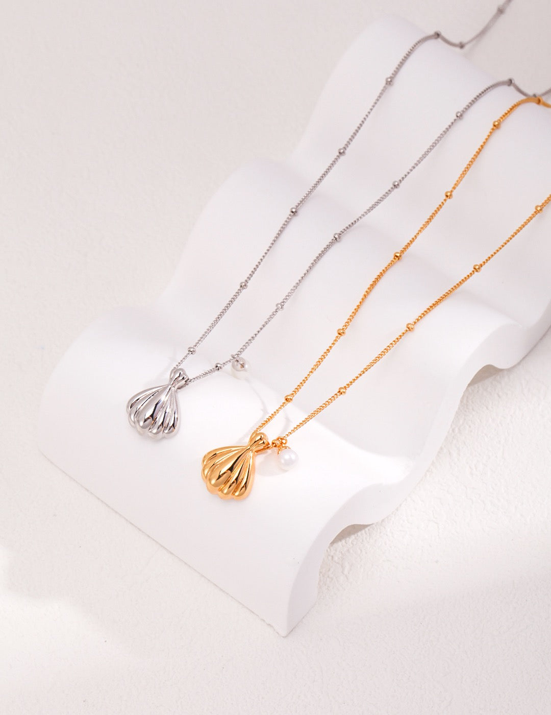 Clam shell necklace and earings set